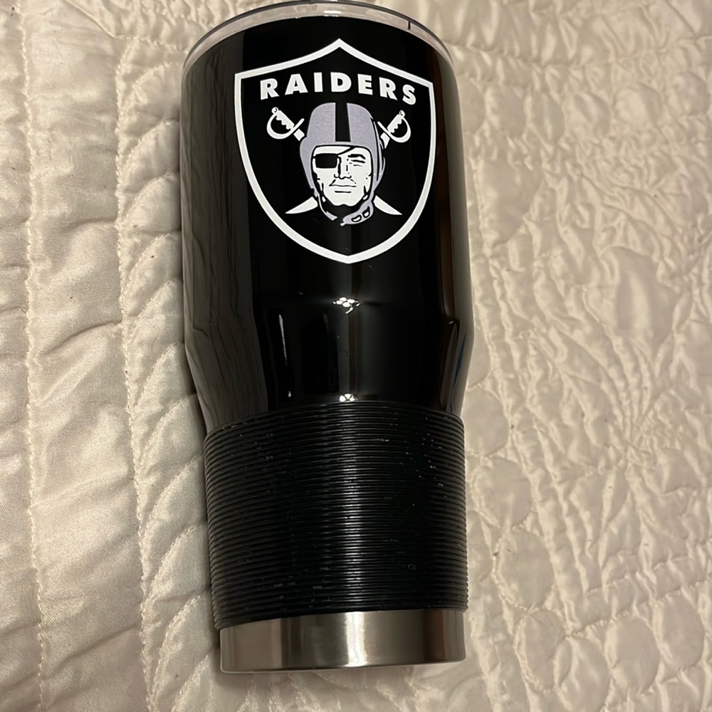 Las Vegas Raiders 30oz Insulated  Tumbler. NWT